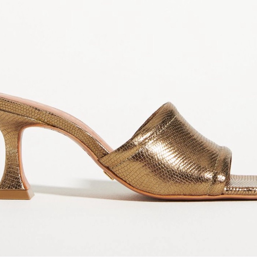 Anthropologie Vicenza Textured Heels. Gold. 39